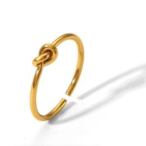 Chic Gold Knot Ring